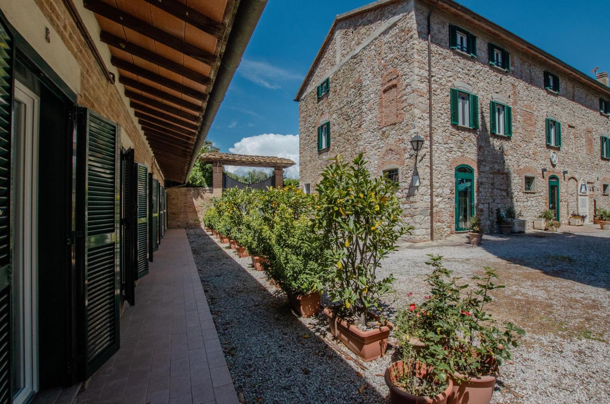Razza Del Casalone Guest House Grosseto Luaran gambar