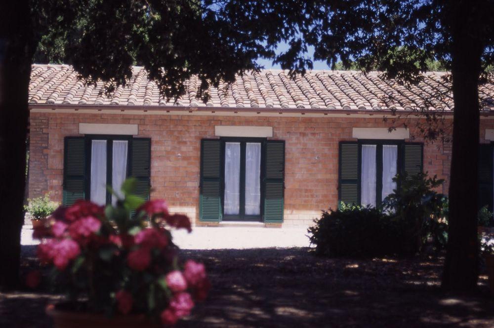 Razza Del Casalone Guest House Grosseto Luaran gambar
