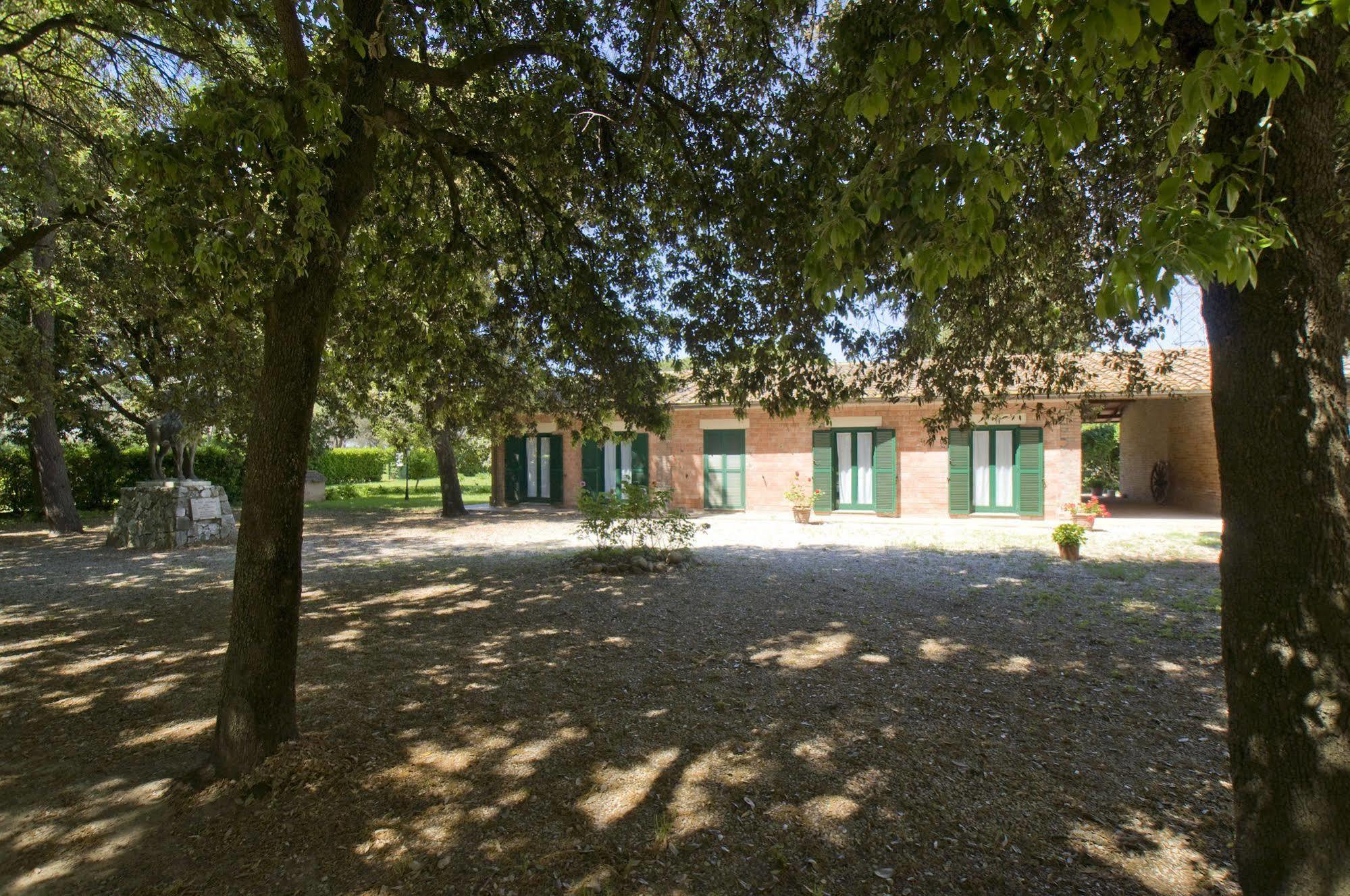 Razza Del Casalone Guest House Grosseto Luaran gambar